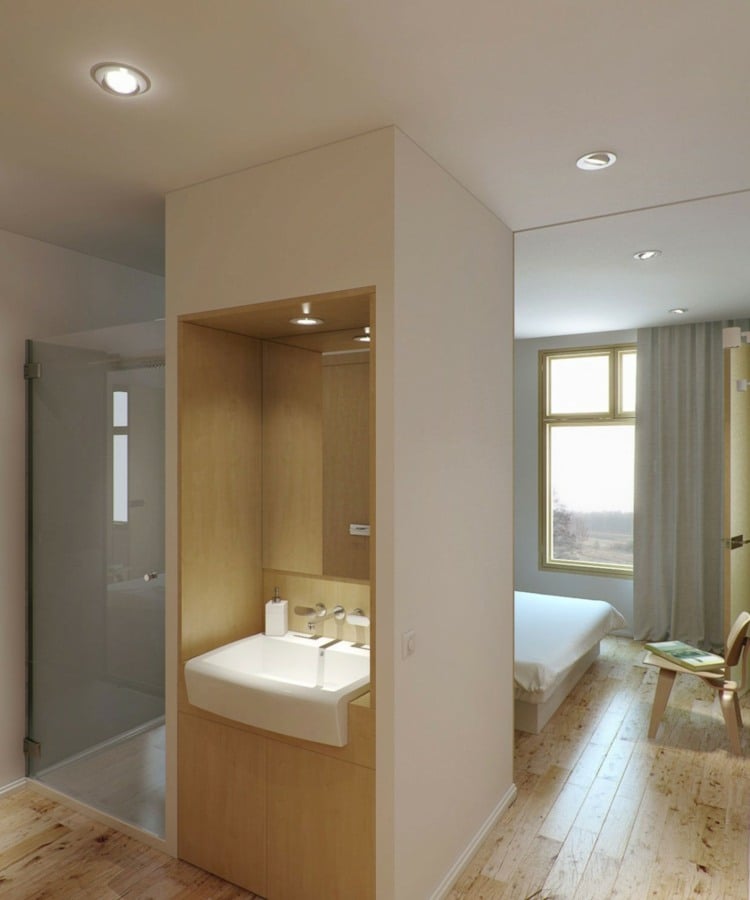 weiss-waende-und-holz-badezimmer-gestaltung-waschbecken-spiegel