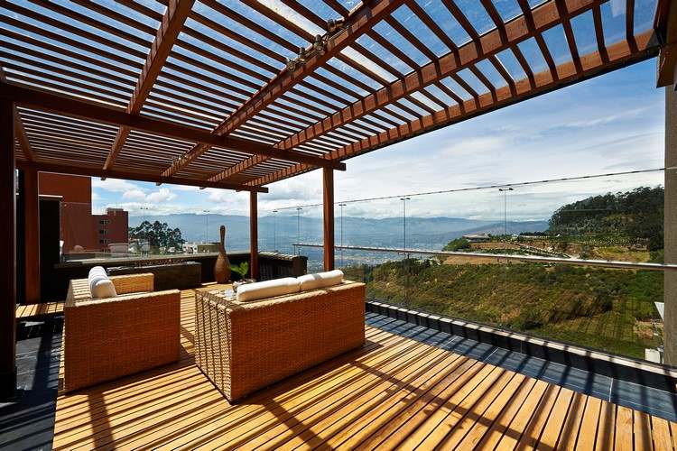 Windschutz für Terrasse glasgeländer-pergola-holz-hervorragende-aussicht