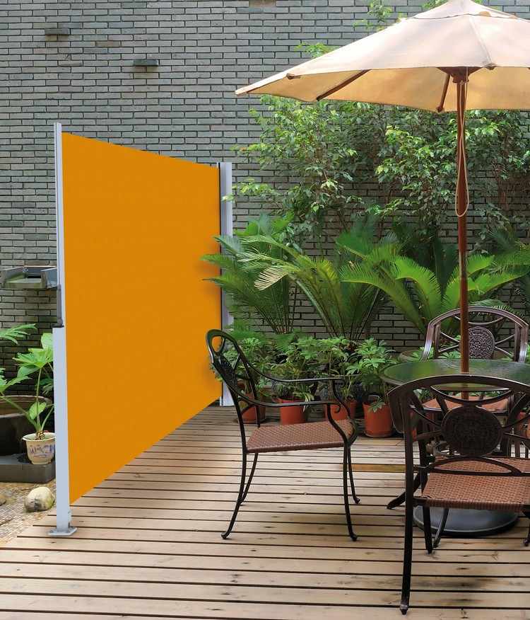Windschutz für Terrasse orange-seitenmarkise-gartenschirm-gartenmöbel-pflanzen