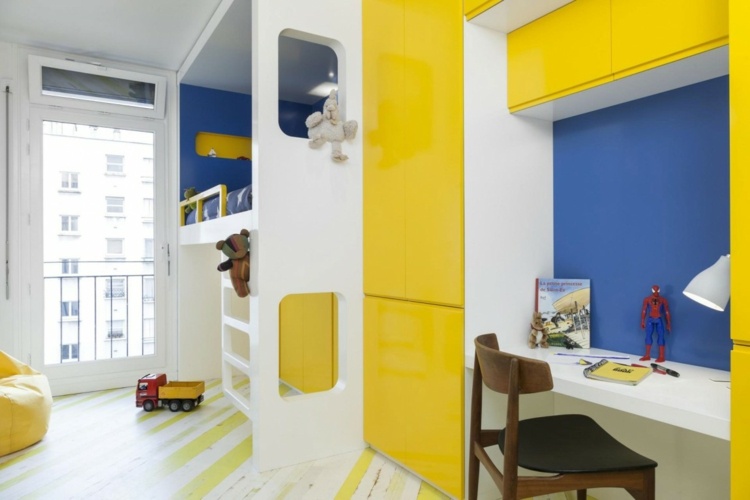 wohnwand-in-gelb-und-weiß-kinderzimmer-schreibtisch-hochbett-kleiderschrank