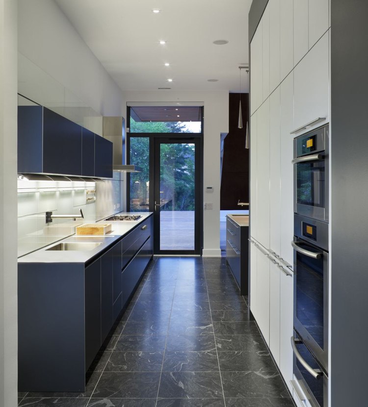 Bodenfliesen in der Küche minimalistisch-modern-schwarz-weiss-edelstahl