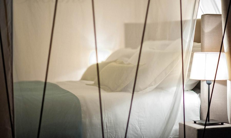 camping-zelthaus-komfort-adria-detail-schlafzimmer-baldachin