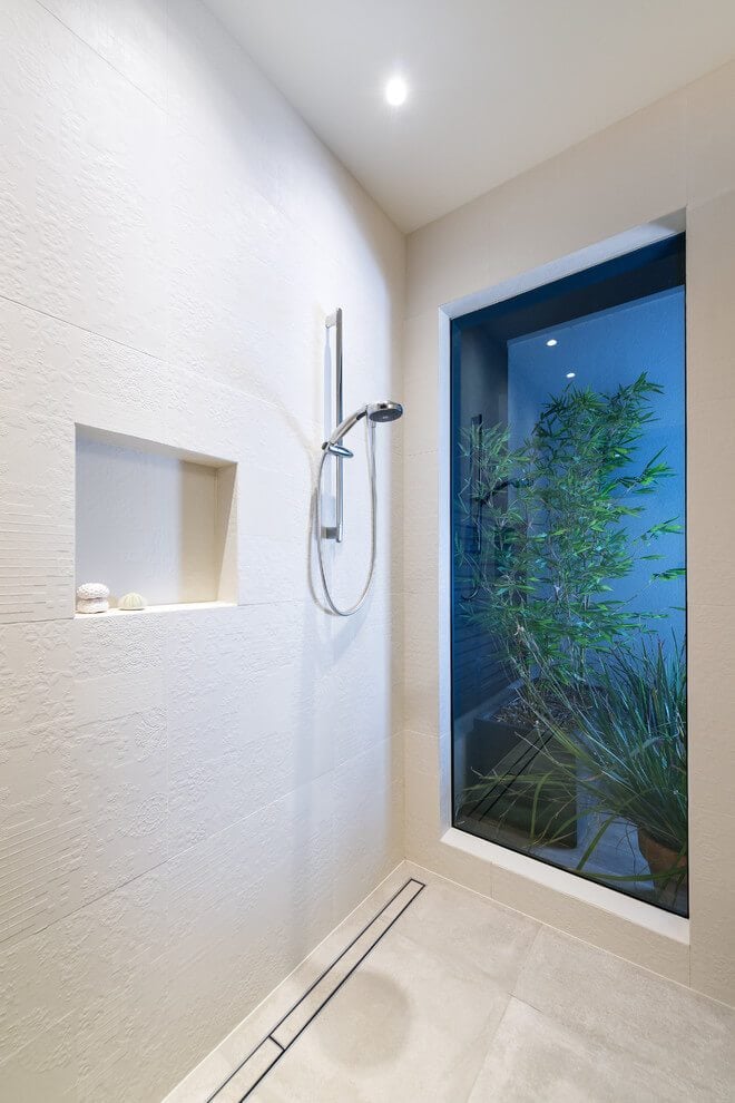 eklektischer-stil-moderne-architektur-badezimmer-weiss-dusche