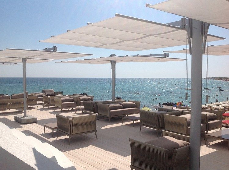 exklusive-sonnenschirme-weiß-geschäftlicher-gebrauch-restaurant-strand-meer-flexytwin