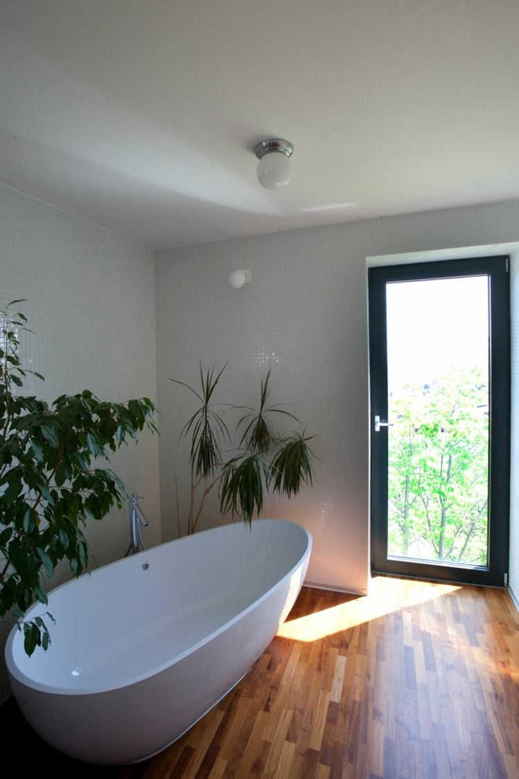 fassaden-gestaltung-badezimmer-modern-badewanne-oval-freistehend