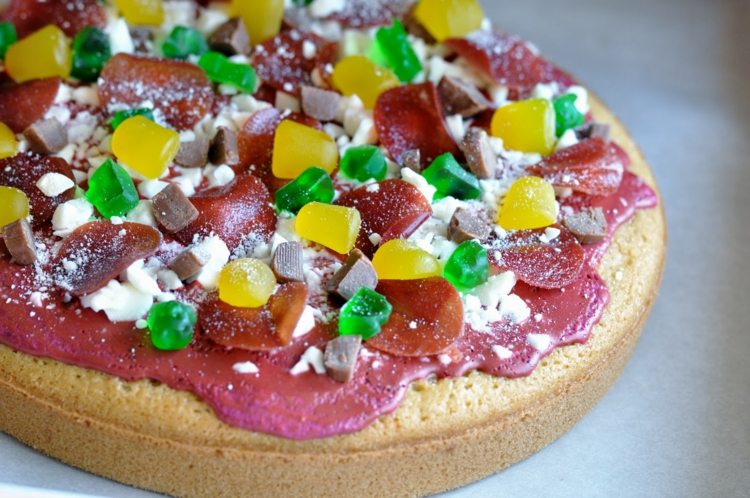 fruchtgummi-torte-pizza-witzig-idee-dessert