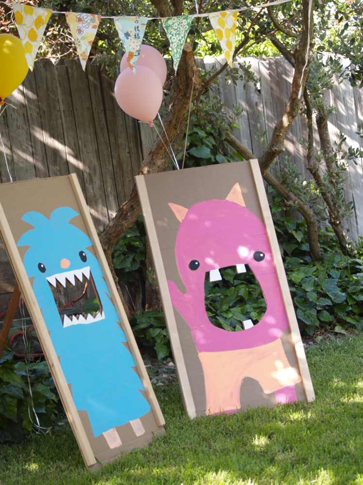Kindergeburtstag Spiele draußen-monster-essen-karton
