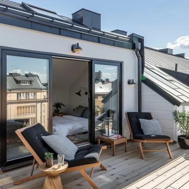 moderne skandinavische dachterrasse mit eleganten sitzmöbeln und stadtblick