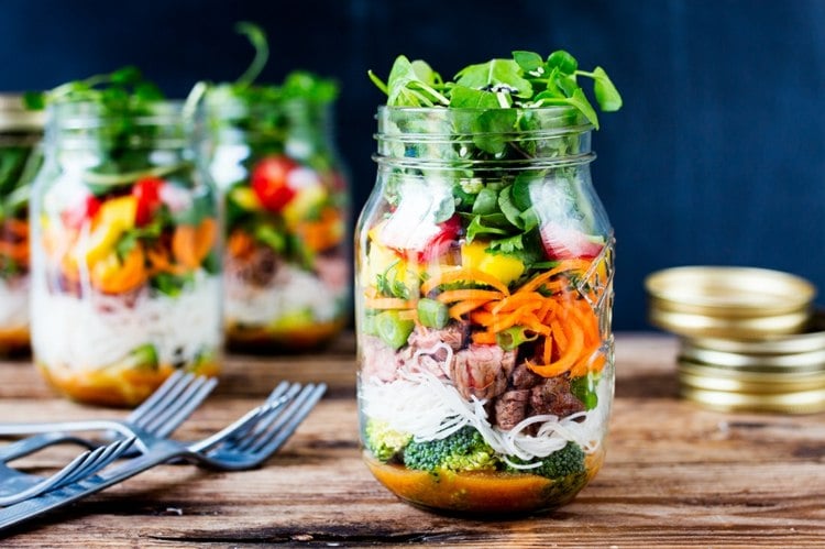 salat im glas asia-rezept-fleisch-moehren-gesund
