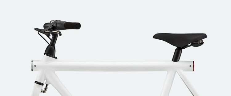 smart-fahrrad-weiss-elegant-puristisch-stil-sattel-lenker-schwarz