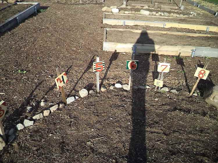 Sonnenuhr im Garten -bauen-gross-mensch-zeiger-messen