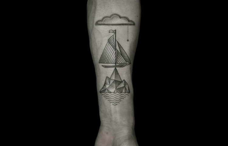 tattoo-motive-felsen-schiff-gebrandet-wolke-abstrakt