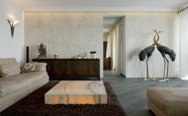 3D-wandgestaltung-stein-wohnzimmer-massivholz-schränke-beige-sofa-couchtisch