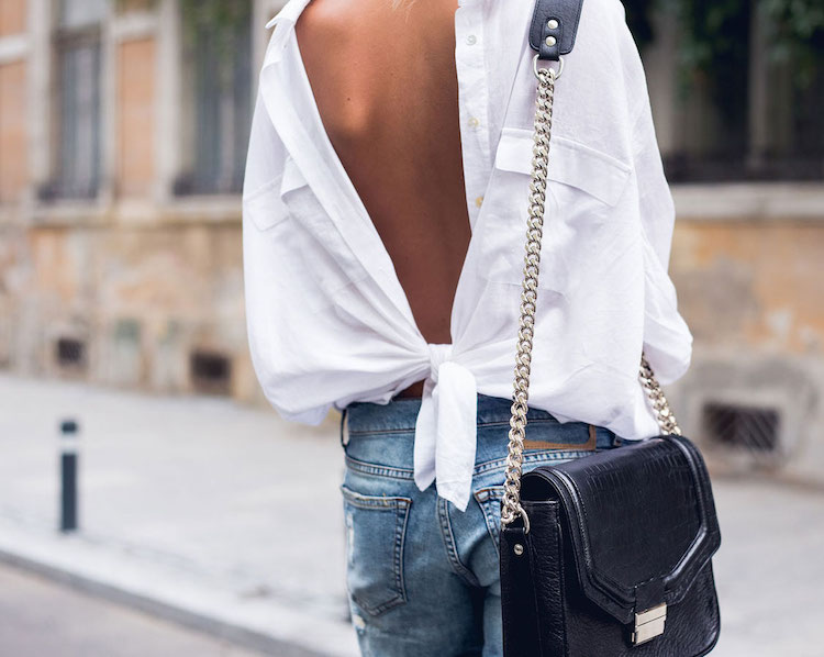 Aktueller Modetrend -damen-hemd-weiss-jeans-street-style