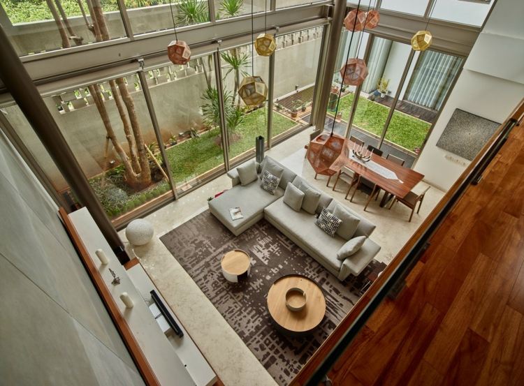 bangkirai holz essbereich-lounge-grau-couch-holzmoebel-teppich