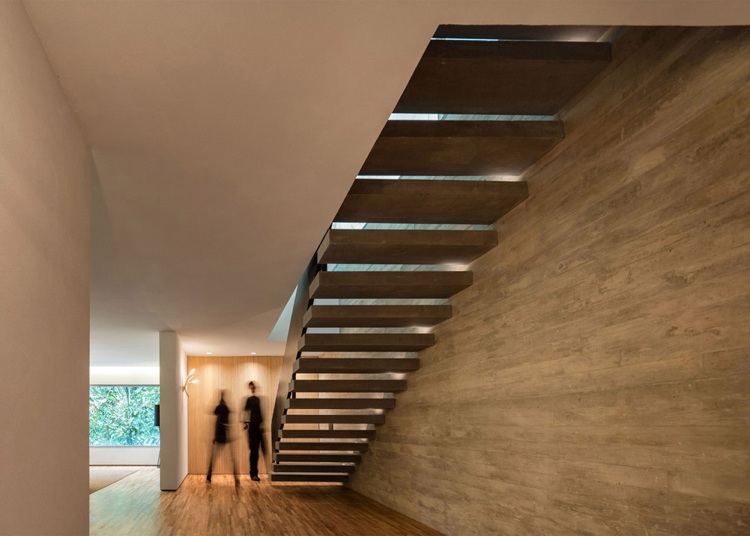 beton-treppe-haus-minimalistisch-urwald-brasilien