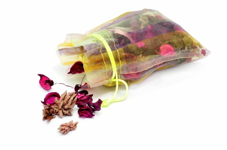 duftsäckchen selber machen gelb-rosen-aroma-therapie