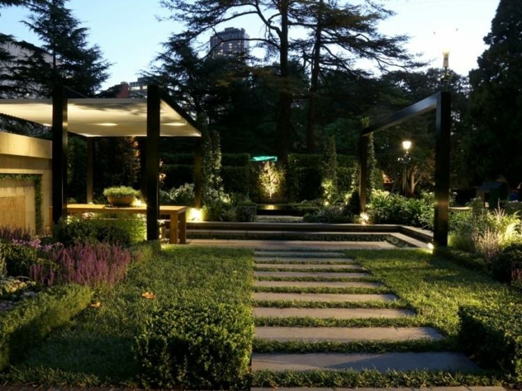 garten-landschaftsbau-minimalistisch-gartenweg-trittstein-beleuchtung-inspirieren