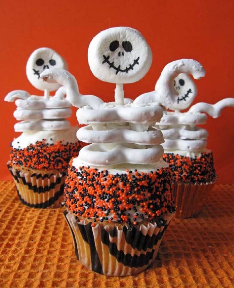 halloween-party-essen-muffins-kinder-skellete-lustig