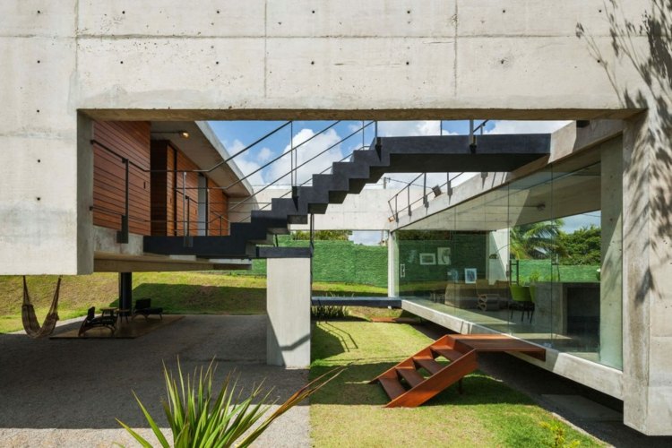holz-beton-ebenen-treppe-schatten-architektur-minimalistisch-modern