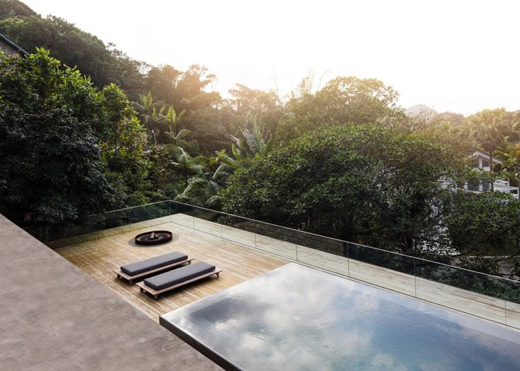 Pool auf der Terrasse -haus-urwald-brasilien-dachterrasse