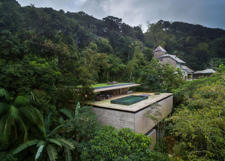 Pool auf der Terrasse -haus-urwald-brasilien-dschungel