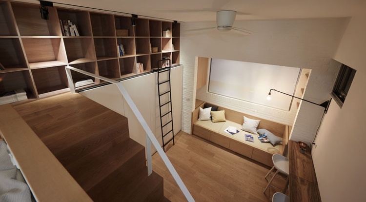 Kleine Räume einrichten -einzimmerwohnung-holz-bibliothekenwand-treppe-leiter