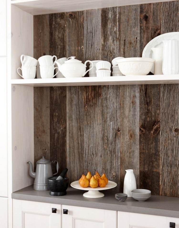 Küchenrückwand aus Holz natürliches-ambiente-regal-tassen-weißer-unterschrank