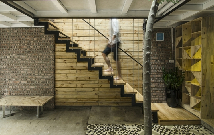 offene Treppe aus Holz