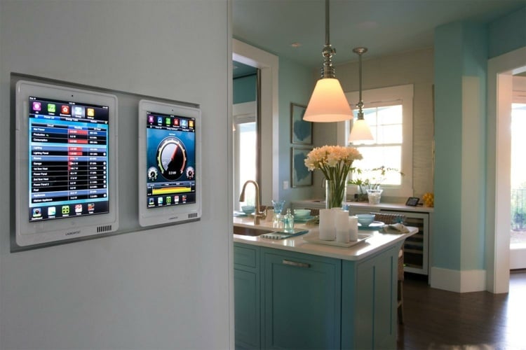 smart home systeme bedienung-tablet-haus-technologie