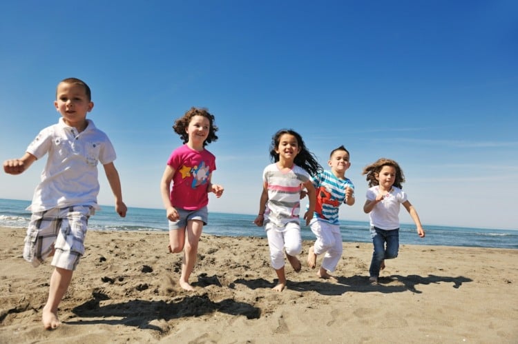 spiele am strand rennen-sport-kinder-unterhaltung-relax