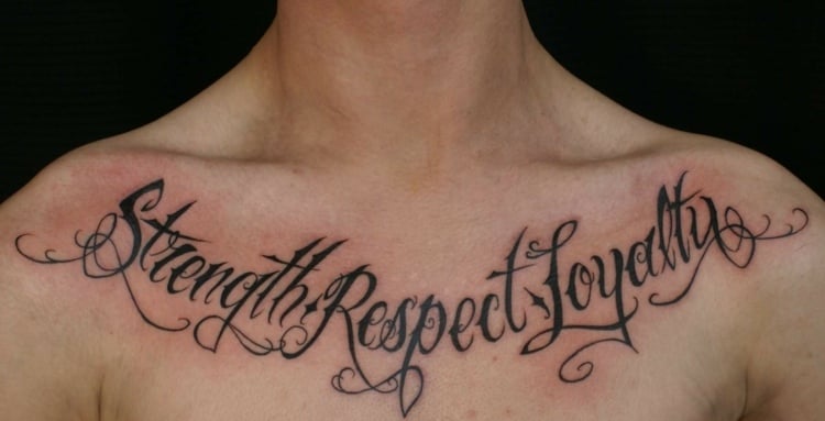 symbol für stärke respekt-loyalitaet-brust-tattoo