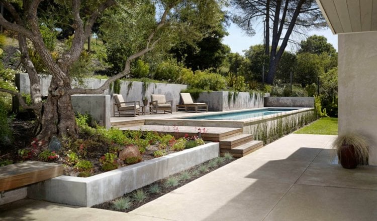 terrasse-hang-laenglich-form-pool-inspiration-stufenform-modern