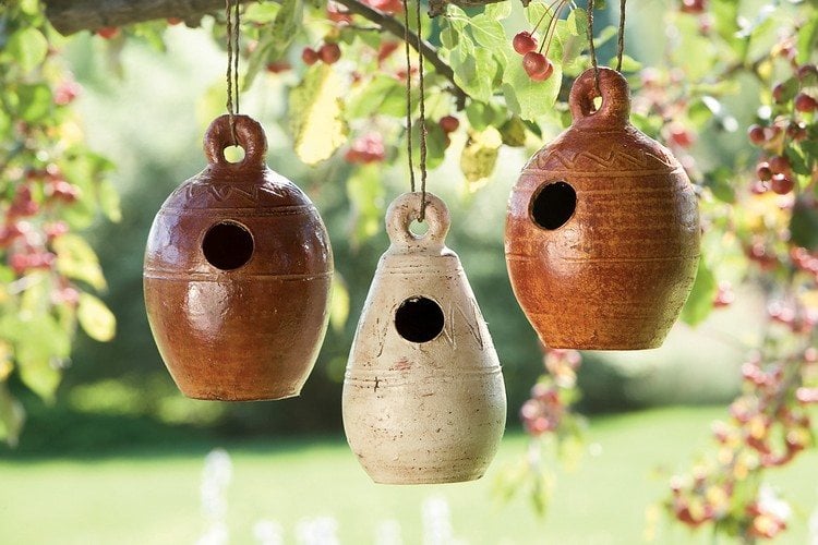 Töpfern Ideen für den Garten hängende-vogelhäuschen-basteln-garten-dekorieren