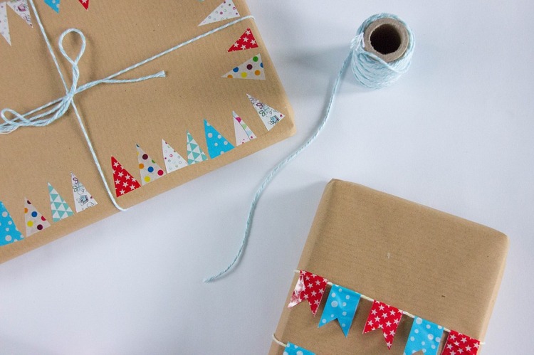 verpackungsideen-geschenkpapier-geschenke-einpacken-dekorieren-dekoklebeband-sticker