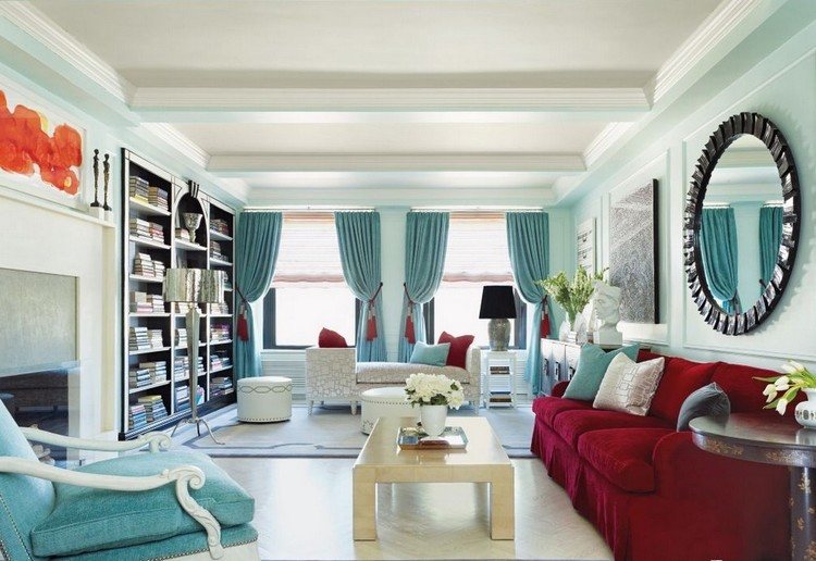 wohnzimmer t%C3%BCrkis sessel vorh%C3%A4nge wandfarbe rotes sofa sofakissen hausbibliothek wandspiegel