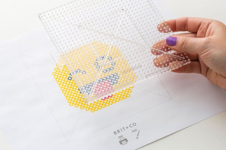 Aus Bügelperlen basteln emoji-vorlage-ausdrucken-quadratische-steckplatte