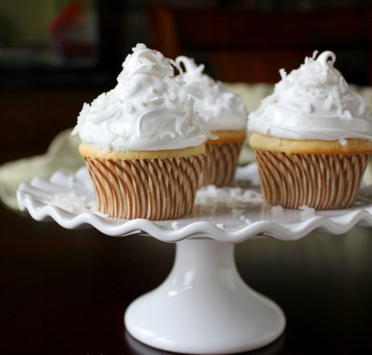 cupcake-frosting-eiweiß-meringue-kokosraspeln-vanille-cupcakes-zubereiten