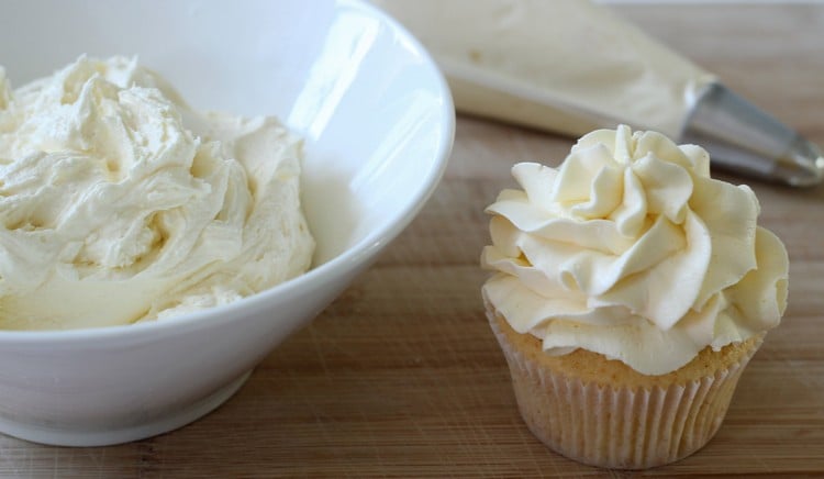 Cupcake Frosting Rezepte buttercreme-selber-zubereiten-topping-ohne-deko