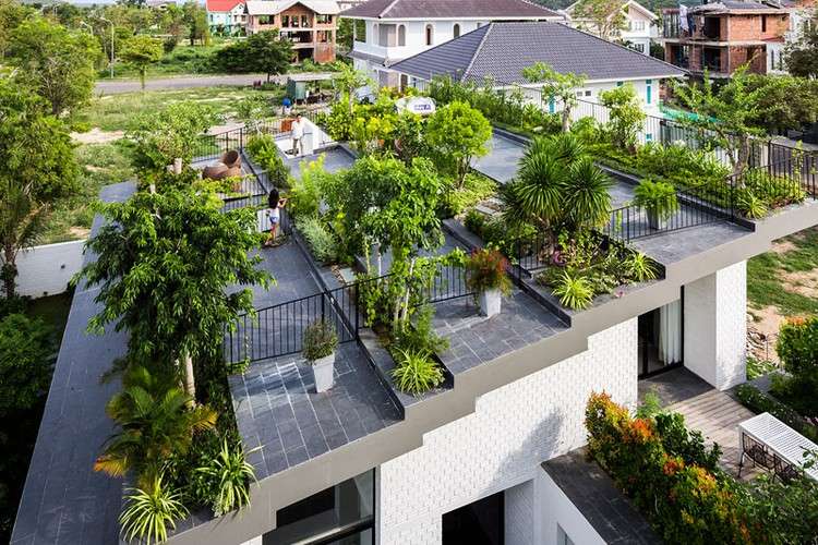 Dachterrasse mit Bepflanzung modern-gestalten-grüner-dachgarten-stufen