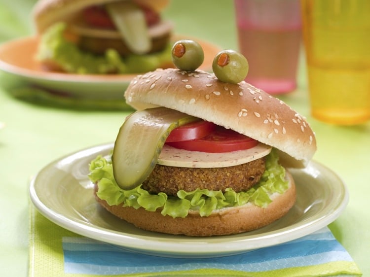 essen für kinder broetchen-hamburger-tomaten-salat-zunge