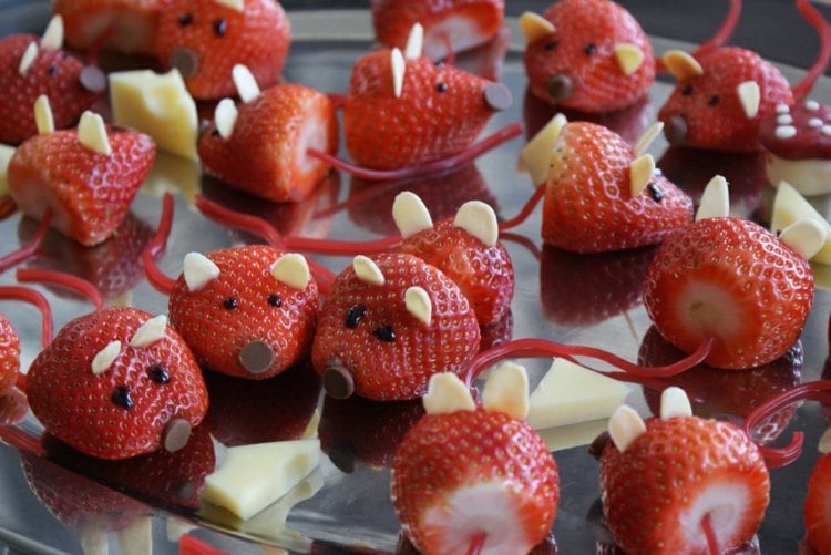 essen-kinder-maeuse-gestalten-rot-erdbeeren-inspiration-kindergeburtstag