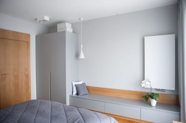 farbe-grau-holz-schlafzimmer-sitzbank-schrank-modern