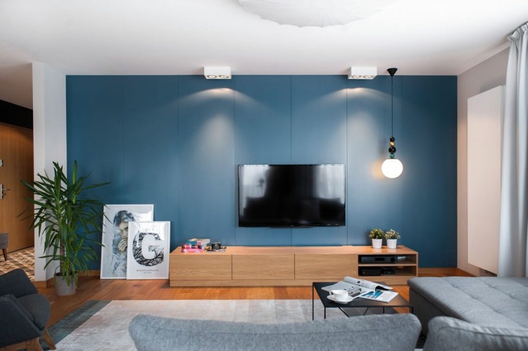 Farbe Grau -holz-wohnzimmer-moderne-wandgestaltung-petrolblau