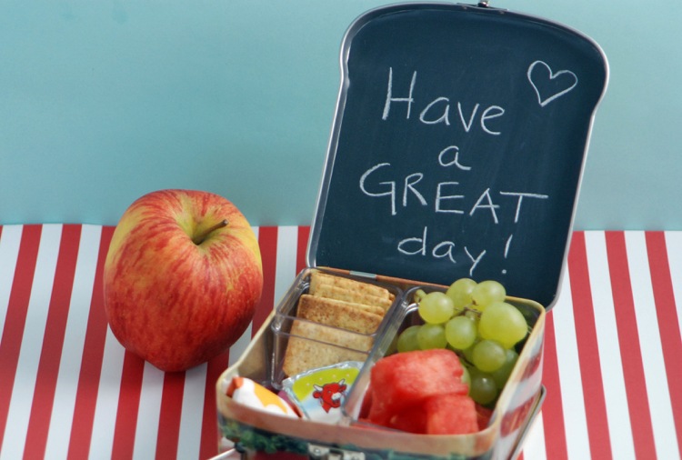 Gesunde Snacks für Schulkinder -pausenbrot-spannend-obst-box-personalisiert