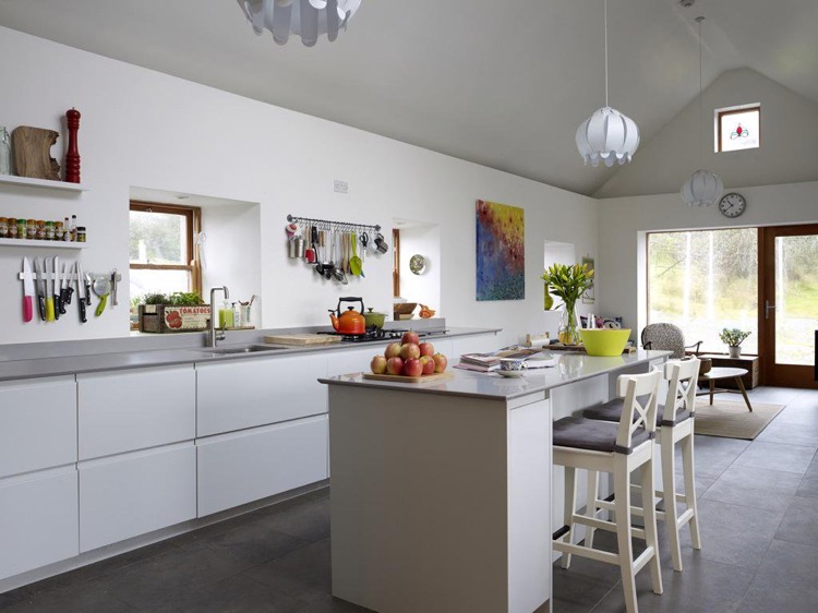 without handle-kitchen-cupboard-handles-design-modern-white-gray-floor
