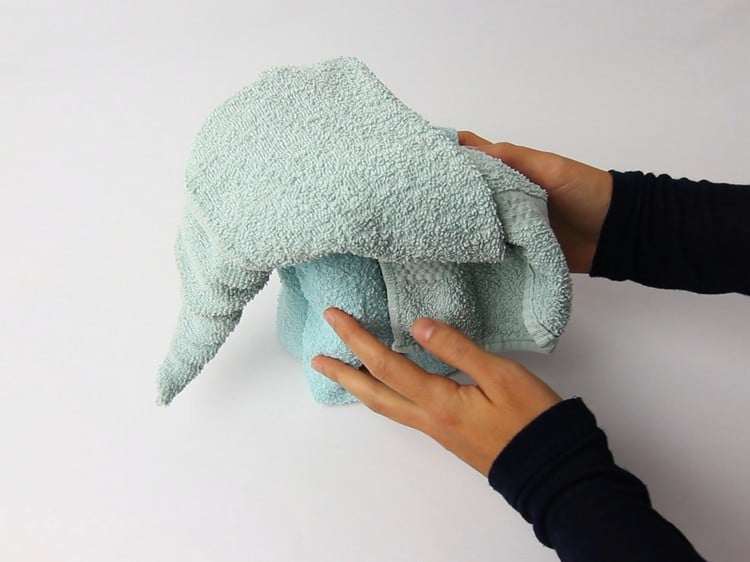 handtücher-falten-einfacher-elefant-origami-idee-selber-machen
