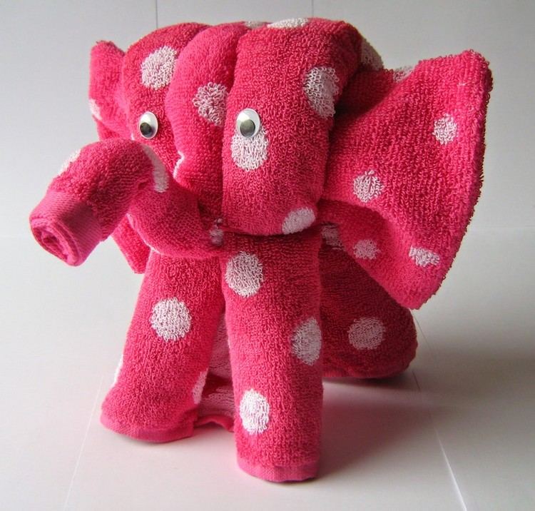 handtücher-falten-elefant-handtuch-origami-tupfen-wackelaugen