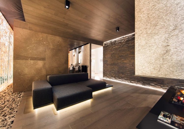 Indirekte Beleuchtung -wandgestaltung-wohnzimmer-couch-holzboden-naturstein