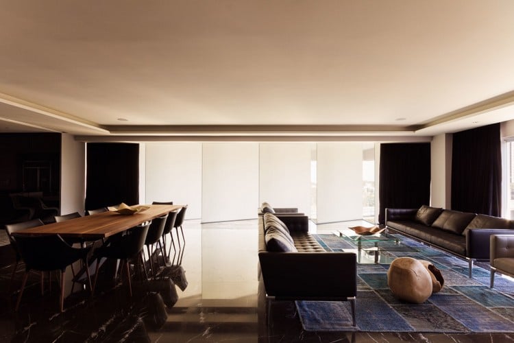 indirekte-deckenbeleuchtung-wohnzimmer-teppich-marmor-esszimmer-matte-fenster